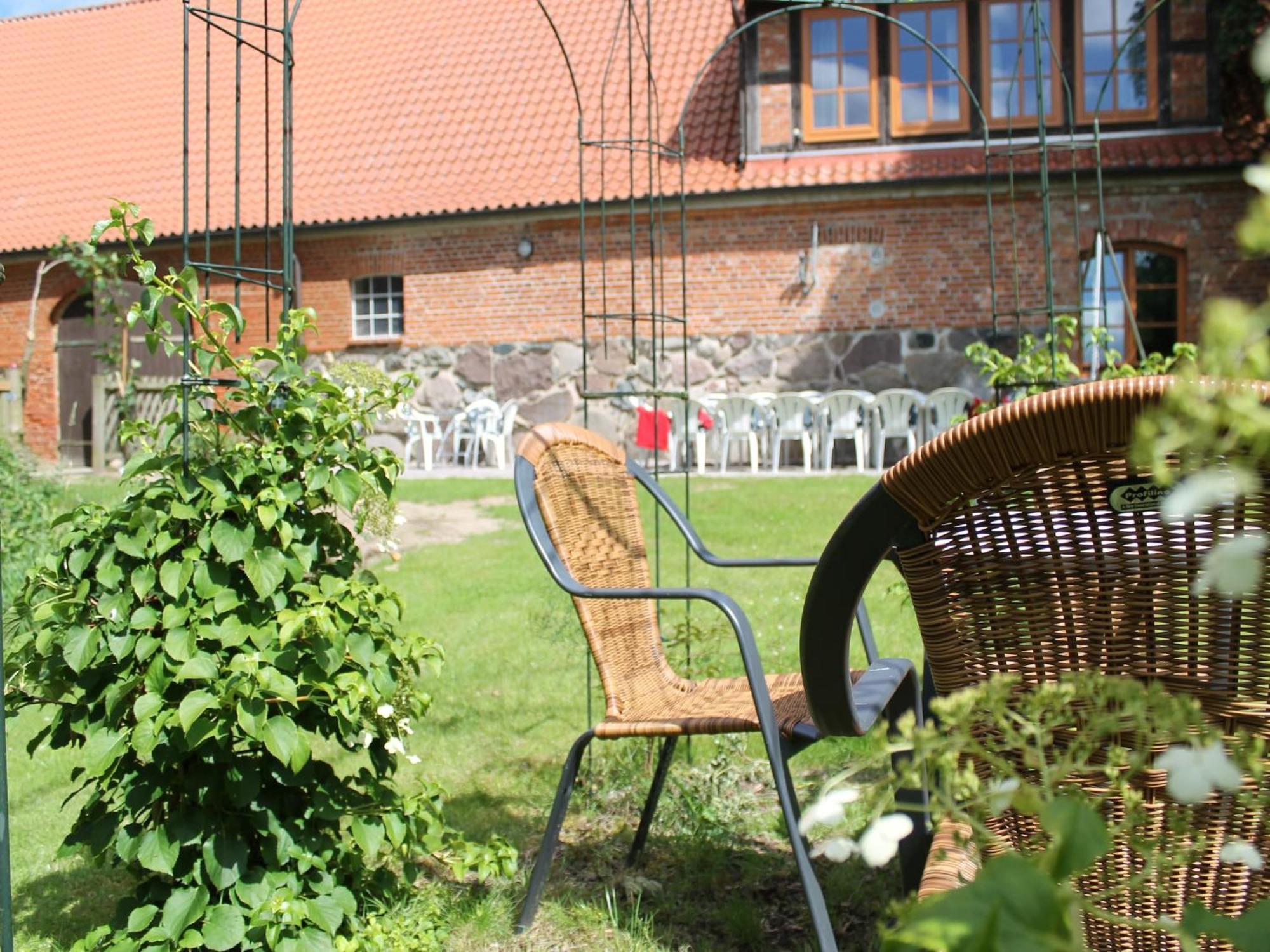 Mansion In Gressow With Terrace Garden Bbq Pond Bicycles Villa Exteriör bild
