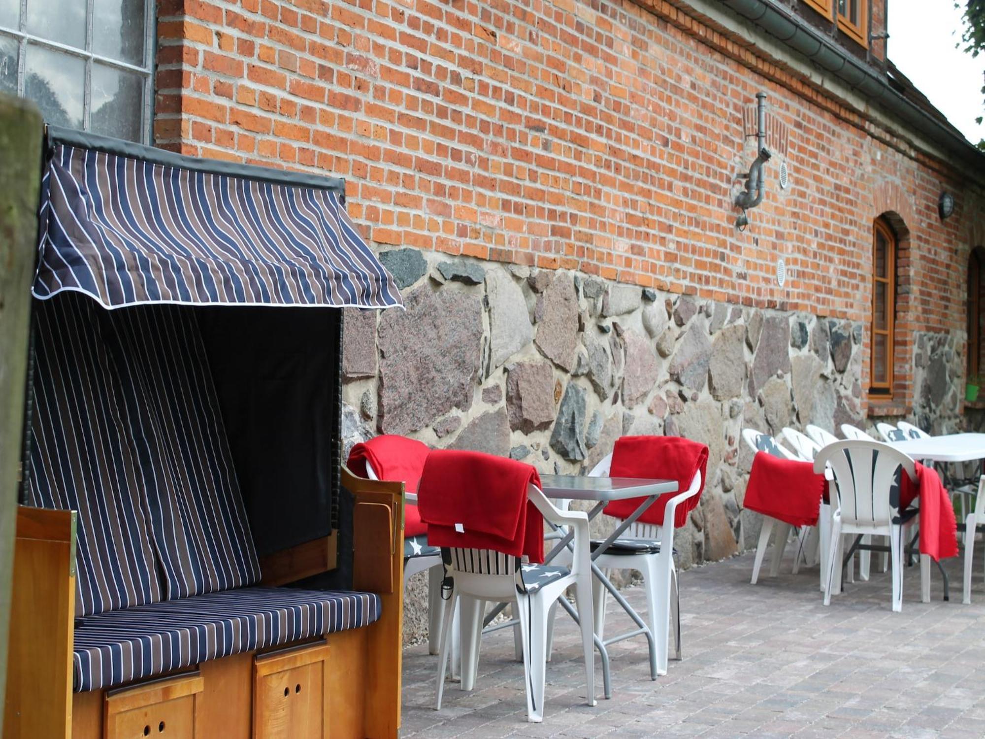 Mansion In Gressow With Terrace Garden Bbq Pond Bicycles Villa Exteriör bild